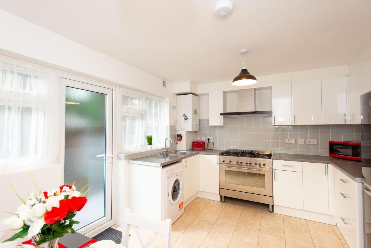 Stunning Four Bedroom House Close To Excel, O2 & Central London With Free Parking Exterior foto